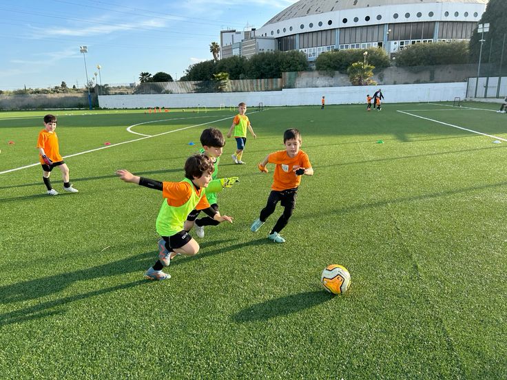 Sesi latihan Sekolah Sepak Bola