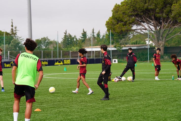 Pemain SSB sedang latihan